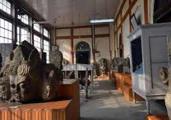 The museum is equipped with over 7200 artifacts which are filled with Rasmanjari series and manuscripts and much more.